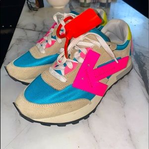 OFF-WHITE SNEAKER